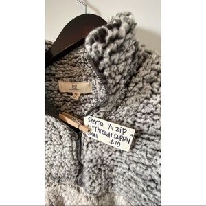 Women’s Sherpa quarter zip! Size small $10 never dried